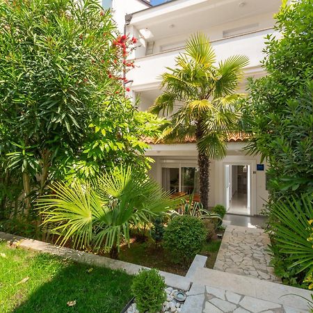 Modern Apartment Zen With Private Garden ポレッチ エクステリア 写真