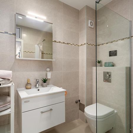 Modern Apartment Zen With Private Garden ポレッチ エクステリア 写真
