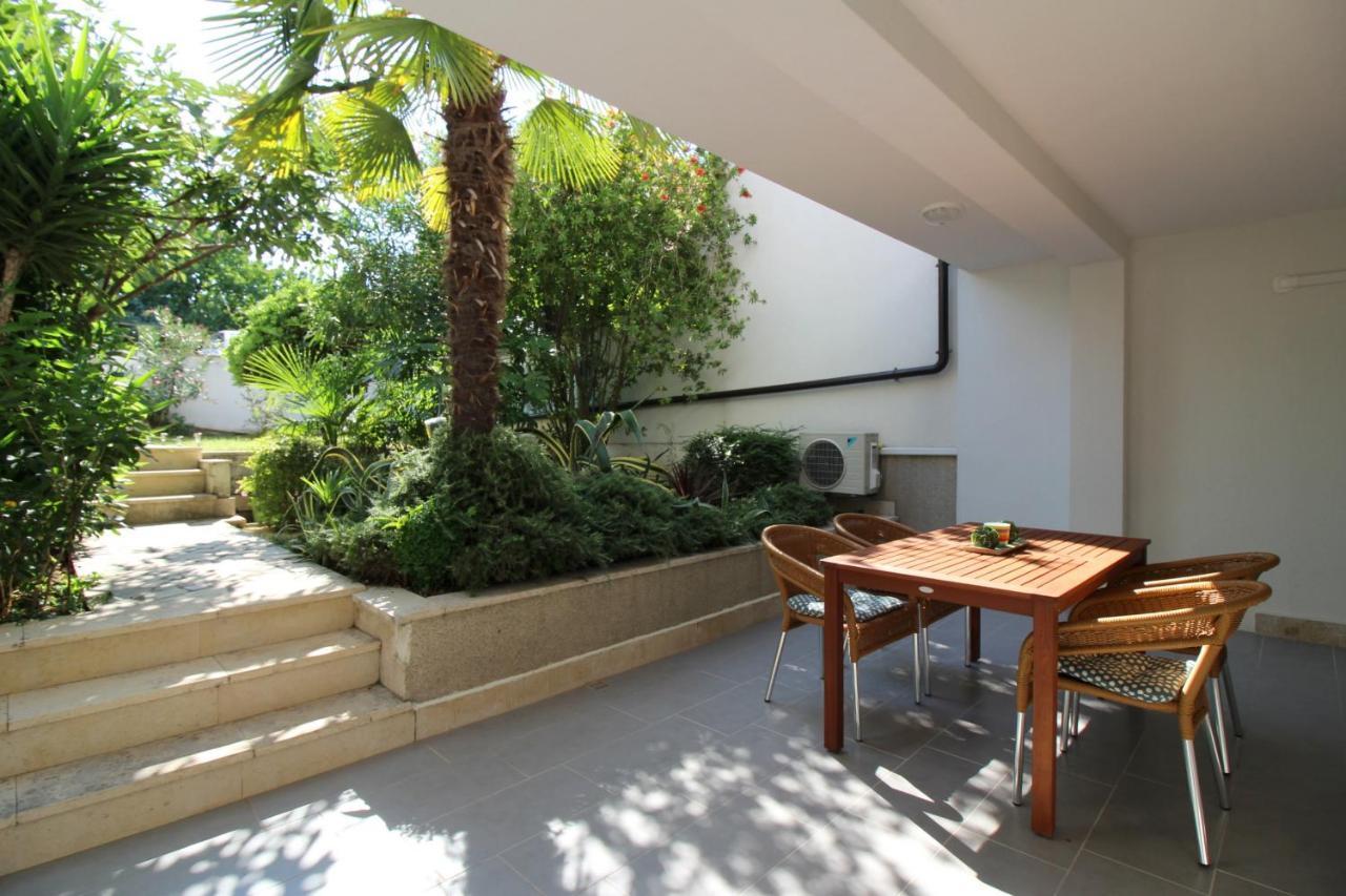 Modern Apartment Zen With Private Garden ポレッチ エクステリア 写真