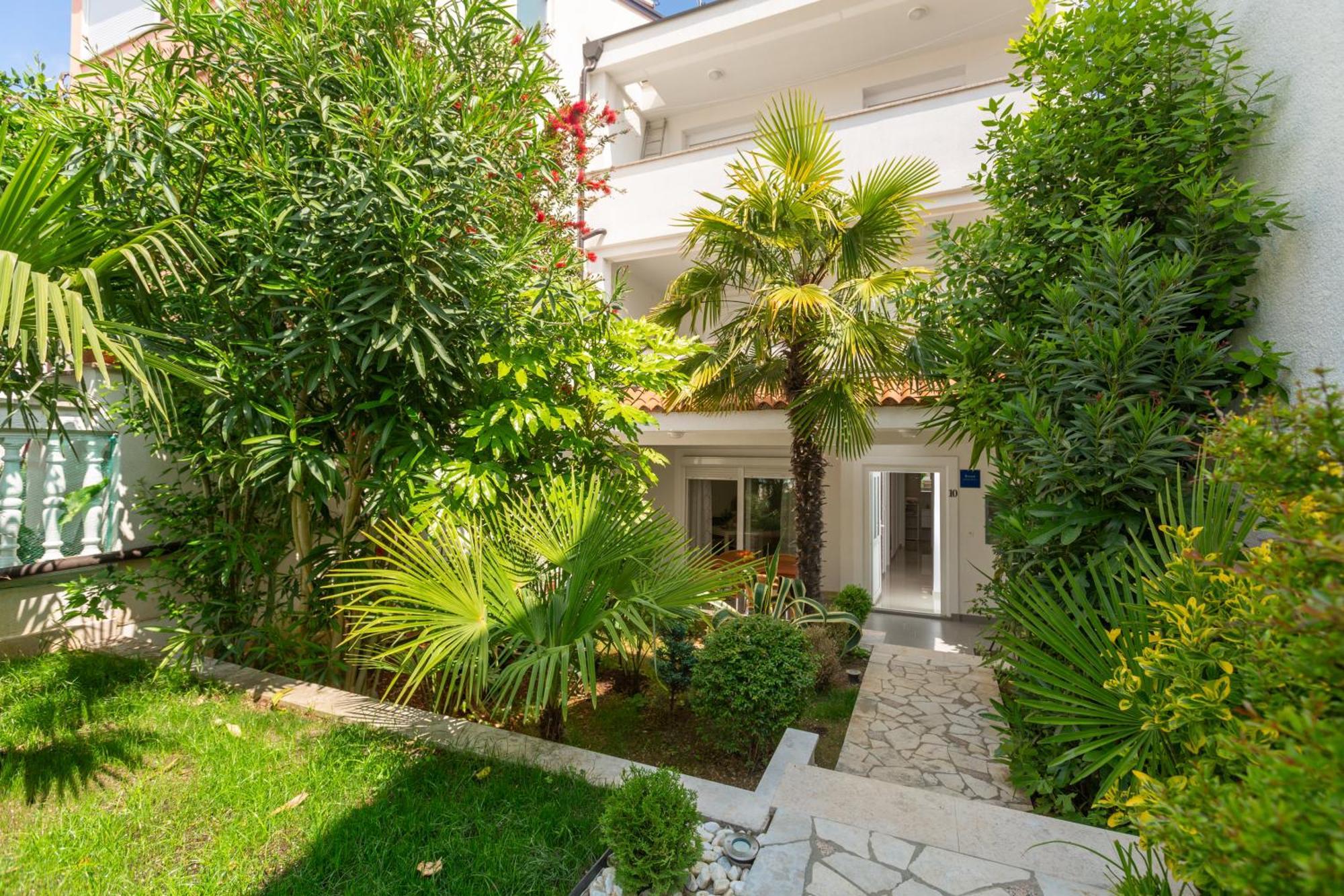 Modern Apartment Zen With Private Garden ポレッチ エクステリア 写真