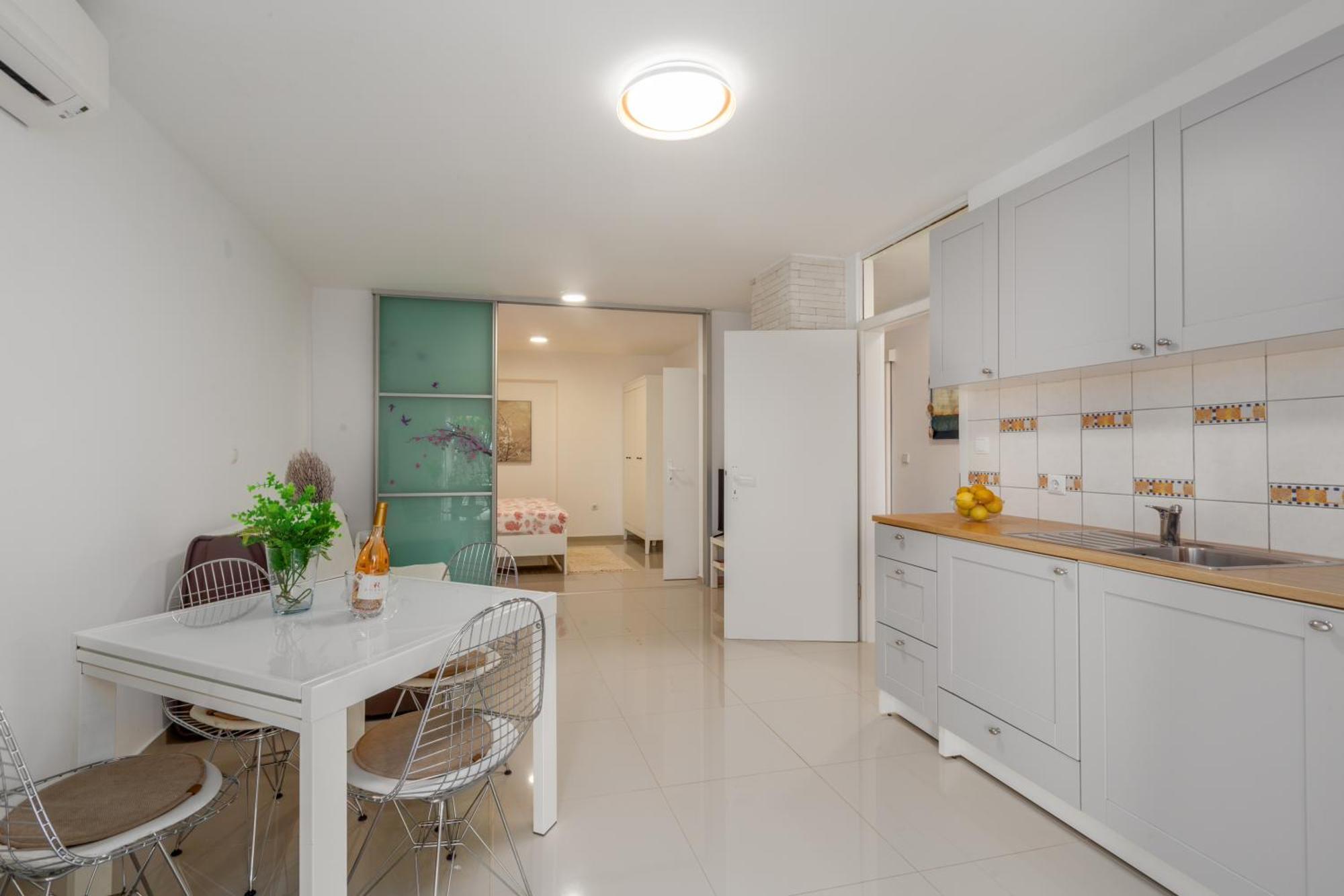 Modern Apartment Zen With Private Garden ポレッチ エクステリア 写真