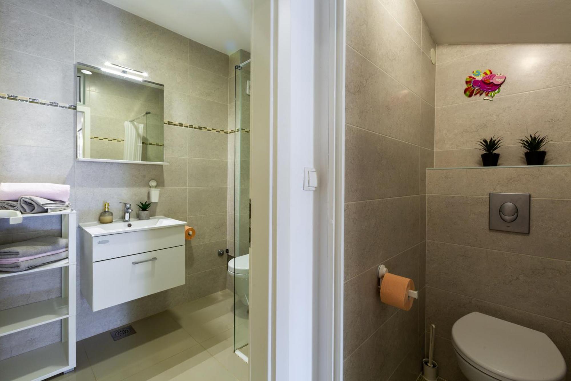 Modern Apartment Zen With Private Garden ポレッチ エクステリア 写真